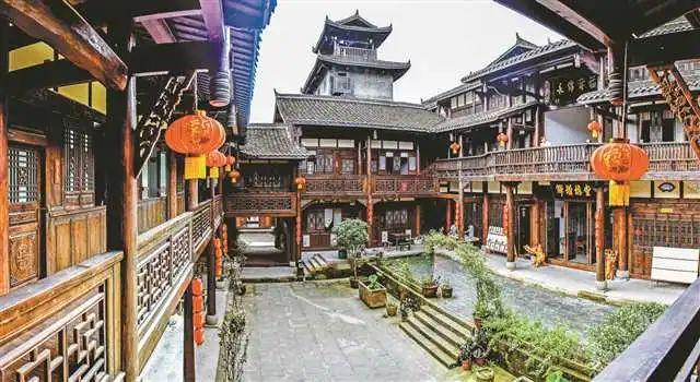 探索大衣里面应该怎么搭配,发现无限乐趣